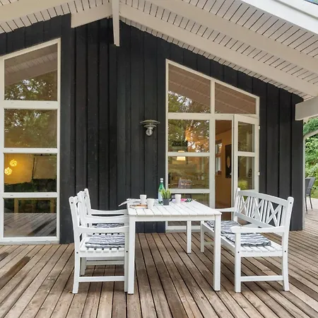 Дом отдыха Three-bedroom With A Fireplace 08 *