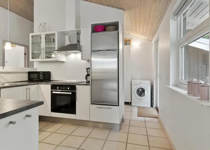 Дом отдыха Three-bedroom With A Fireplace 08