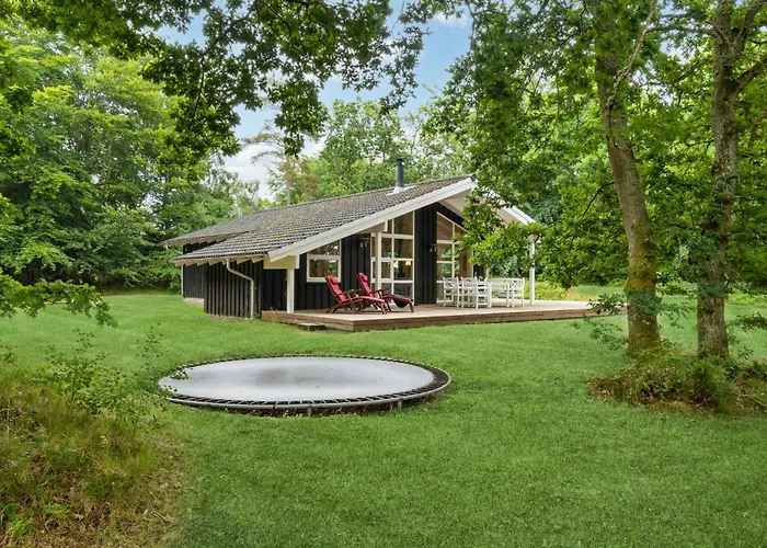 Дом отдыха Three-bedroom With A Fireplace 08