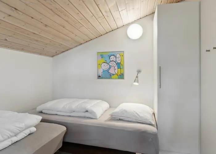 Three-bedroom With A Fireplace 08 Дом отдыха *