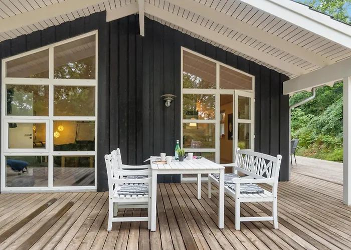 Дом отдыха Three-bedroom With A Fireplace 08 *