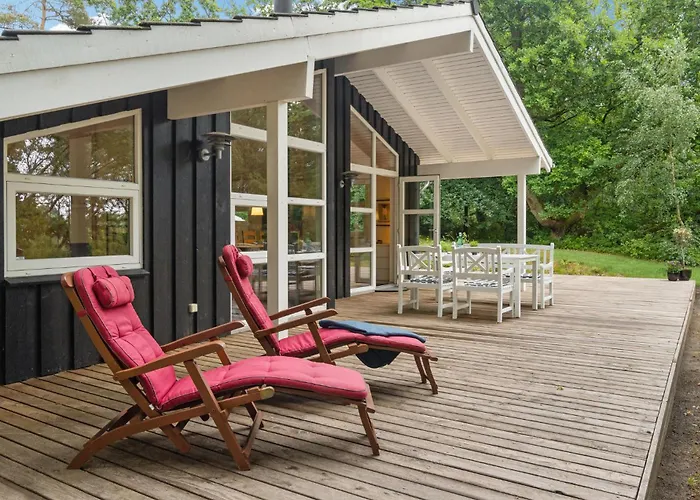 Дом отдыха Three-bedroom With A Fireplace 08